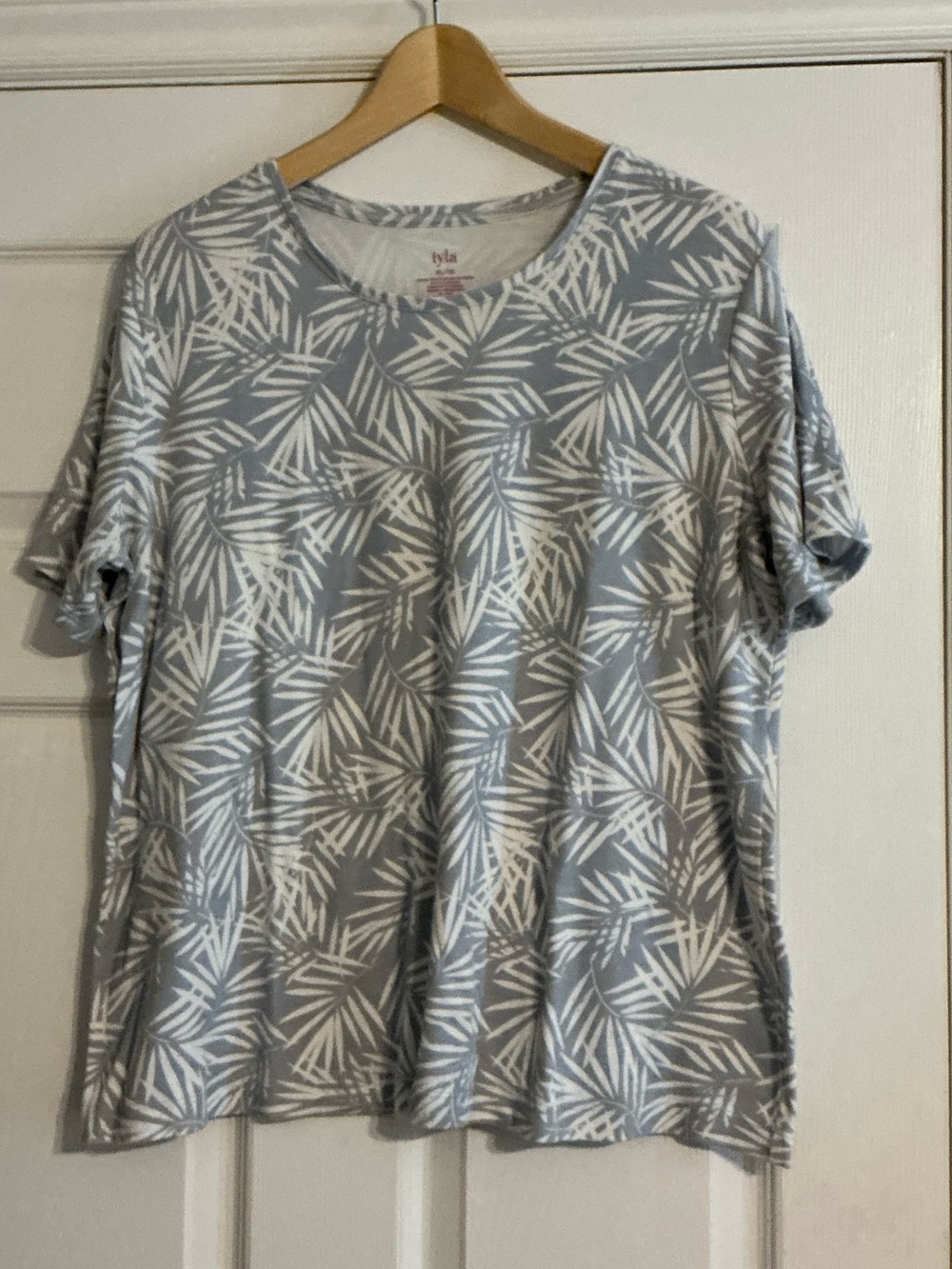 🎉3 for $15🎉 Ilya Palm Leaf Printed Tee